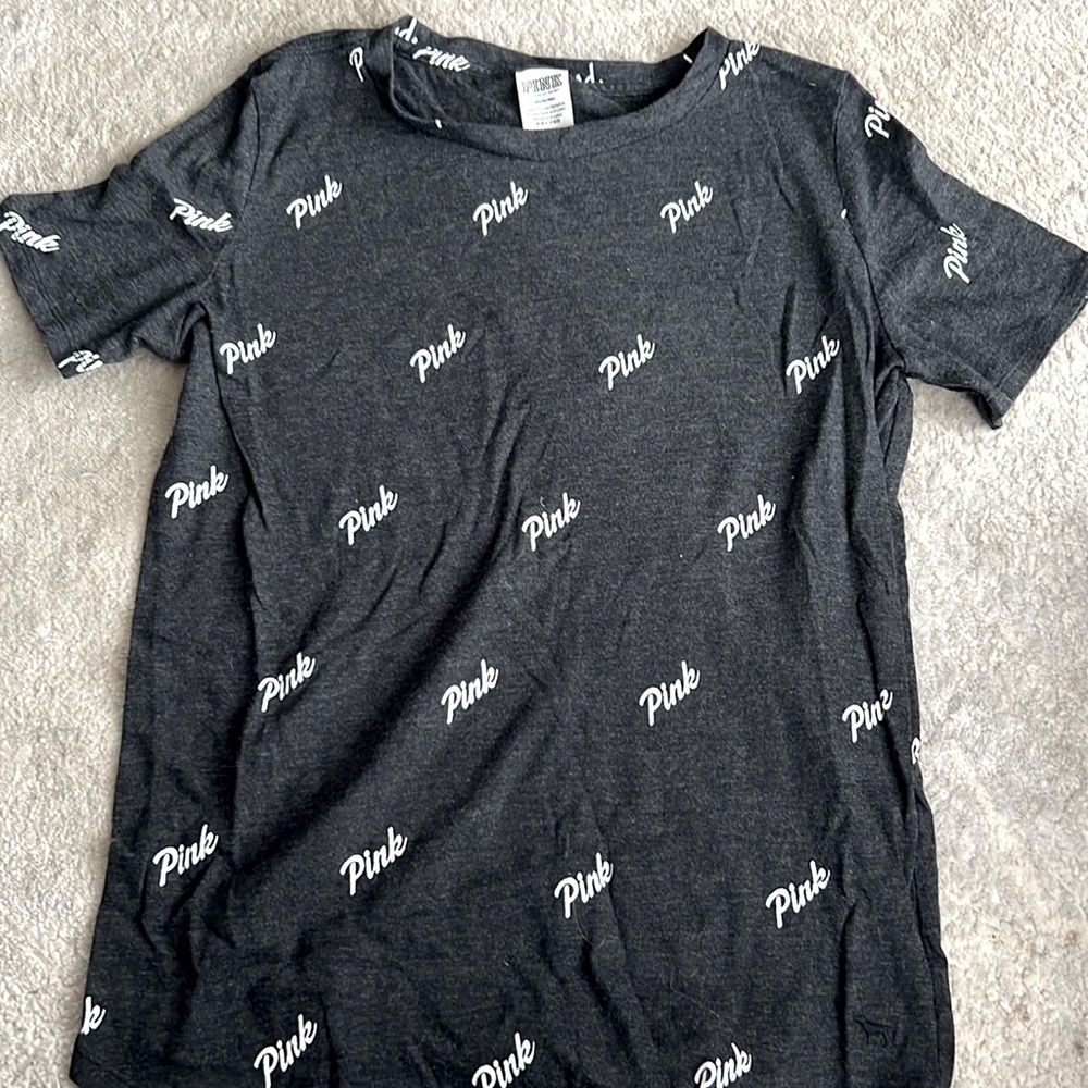 Barely worn PINK tee shirt. Size: MEDIUM